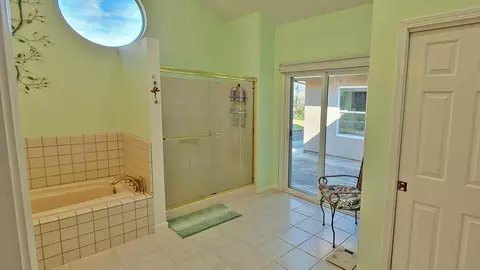 Bath - 3782 Siskiyou St, Redding, CA 96001 photo 2 of 4