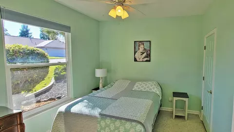 Bedroom - 3782 Siskiyou St, Redding, CA 96001 photo 4 of 5