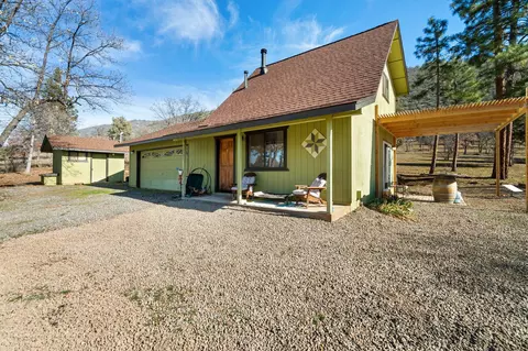 30331 Day Rd, Mcarthur, CA 96056