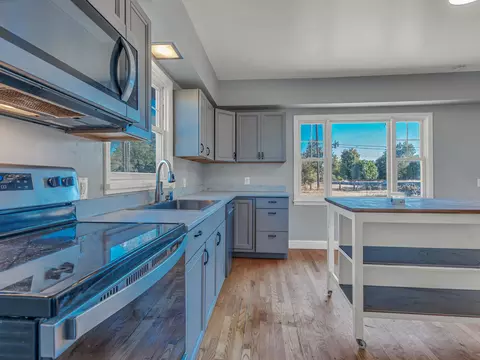 Kitchen - 5924 Deschutes Rd, Anderson, CA 96007 photo 6 of 6