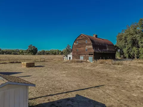 Exterior - 5924 Deschutes Rd, Anderson, CA 96007 photo 4 of 4