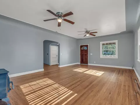 Living - 5924 Deschutes Rd, Anderson, CA 96007 photo 4 of 7
