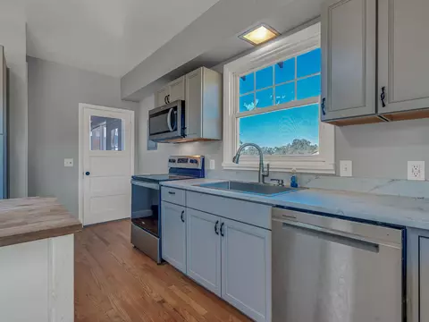 Kitchen - 5924 Deschutes Rd, Anderson, CA 96007 photo 5 of 6