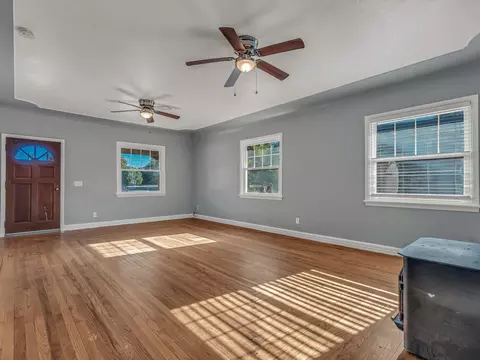 Living - 5924 Deschutes Rd, Anderson, CA 96007 photo 5 of 7
