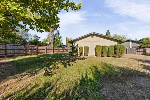 Exterior - 1761 Hawthorne Ct, Redding, CA 96002 photo 5 of 9