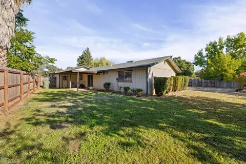 Exterior - 1761 Hawthorne Ct, Redding, CA 96002 photo 7 of 9