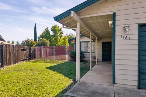 Exterior - 1761 Hawthorne Ct, Redding, CA 96002 photo 1 of 9