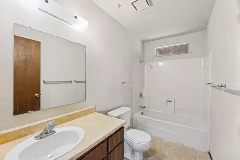Bath - 1761 Hawthorne Ct, Redding, CA 96002 photo 2 of 2