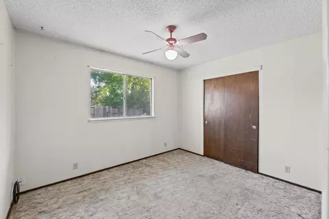 Bedroom - 1761 Hawthorne Ct, Redding, CA 96002 photo 4 of 6