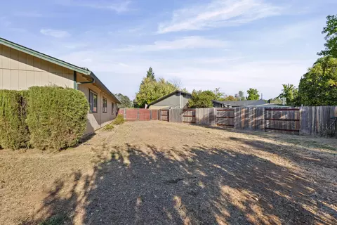Exterior - 1761 Hawthorne Ct, Redding, CA 96002 photo 8 of 9