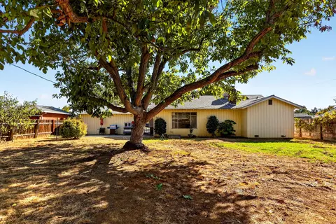 Exterior - 2146 Westwood Ave, Redding, CA 96001 photo 9 of 12