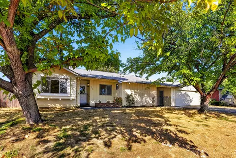 Exterior - 2146 Westwood Ave, Redding, CA 96001 photo 3 of 12