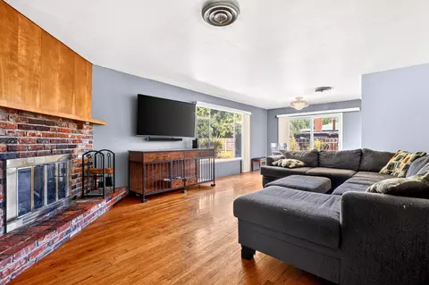 Living - 2146 Westwood Ave, Redding, CA 96001 photo 1 of 4