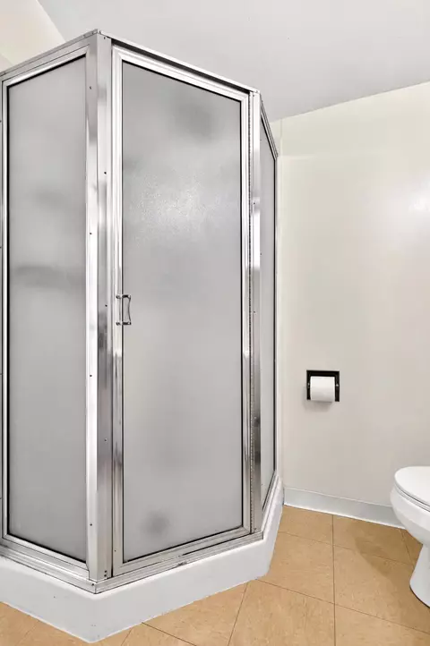 Bath - 2146 Westwood Ave, Redding, CA 96001 photo 2 of 3