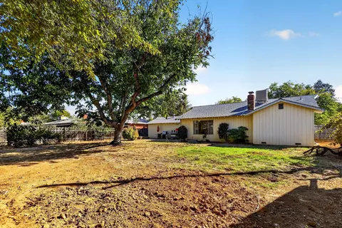 Exterior - 2146 Westwood Ave, Redding, CA 96001 photo 7 of 12