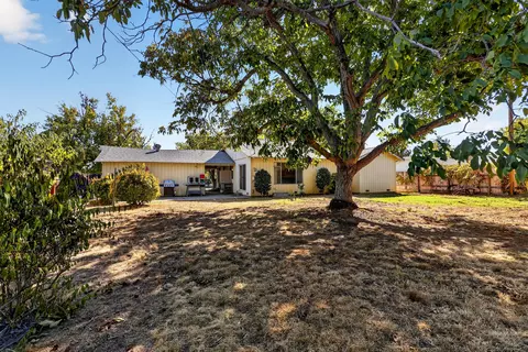 Exterior - 2146 Westwood Ave, Redding, CA 96001 photo 8 of 12