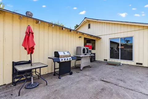 Exterior - 2146 Westwood Ave, Redding, CA 96001 photo 10 of 12