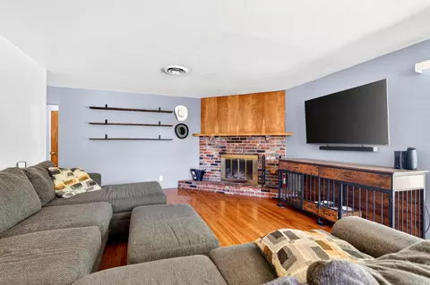 Living - 2146 Westwood Ave, Redding, CA 96001 photo 4 of 4