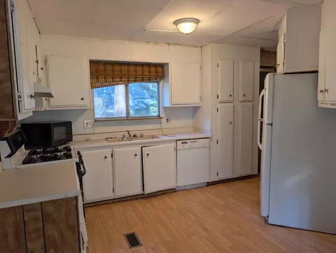 Kitchen - 30806 Thumper Dr, Shingletown, CA 96088 photo 2 of 2