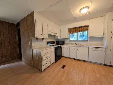 Kitchen - 30806 Thumper Dr, Shingletown, CA 96088 photo 1 of 2