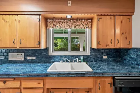 Kitchen - 4601 Alta Mesa Dr, Redding, CA 96002 photo 3 of 6