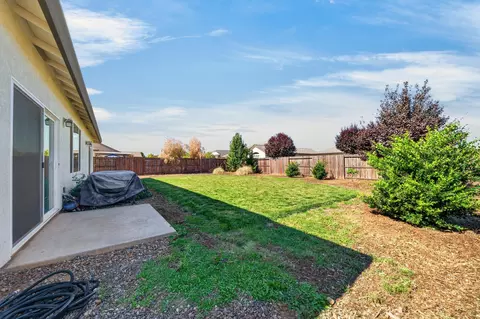 Exterior - 2801 Calaveras Ct, Redding, CA 96002 photo 4 of 5