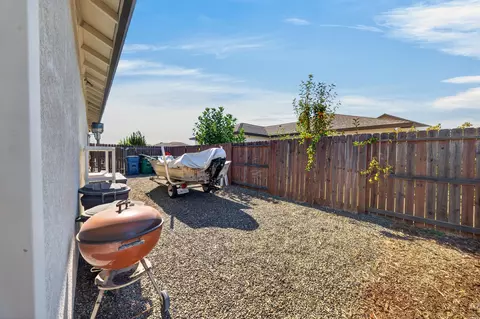 Exterior - 2801 Calaveras Ct, Redding, CA 96002 photo 5 of 5