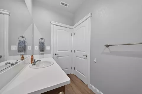 Bath - 2801 Calaveras Ct, Redding, CA 96002 photo 1 of 3