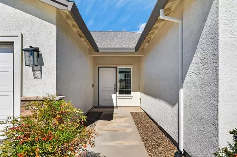 Entry Way - 2801 Calaveras Ct, Redding, CA 96002 photo 3 of 3
