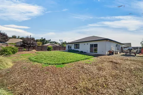 Exterior - 2801 Calaveras Ct, Redding, CA 96002 photo 3 of 5