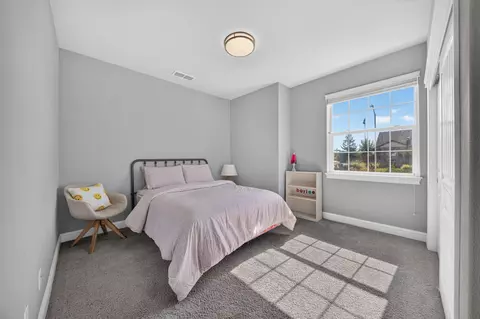 Bedroom - 2801 Calaveras Ct, Redding, CA 96002 photo 1 of 7