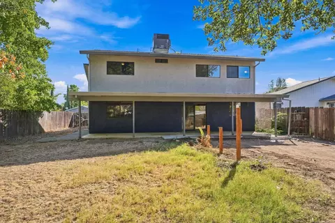Exterior - 1224 Hawthorne Ave, Redding, CA 96002 photo 8 of 10