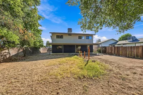 Exterior - 1224 Hawthorne Ave, Redding, CA 96002 photo 6 of 10