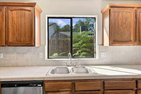 Kitchen - 1224 Hawthorne Ave, Redding, CA 96002 photo 4 of 4