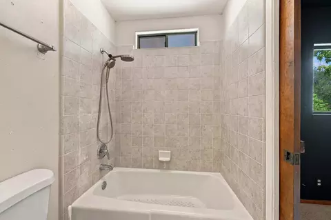 Bath - 1224 Hawthorne Ave, Redding, CA 96002 photo 4 of 4