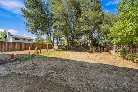 Exterior - 1224 Hawthorne Ave, Redding, CA 96002 photo 5 of 10