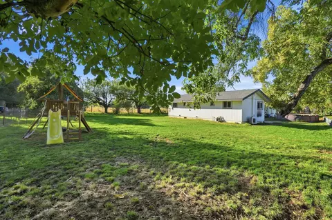 Exterior - 19002 W Niles Ln, Redding, CA 96002 photo 13 of 22