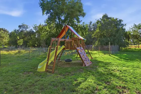 Exterior - 19002 W Niles Ln, Redding, CA 96002 photo 14 of 22