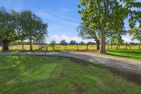 Exterior - 19002 W Niles Ln, Redding, CA 96002 photo 18 of 22