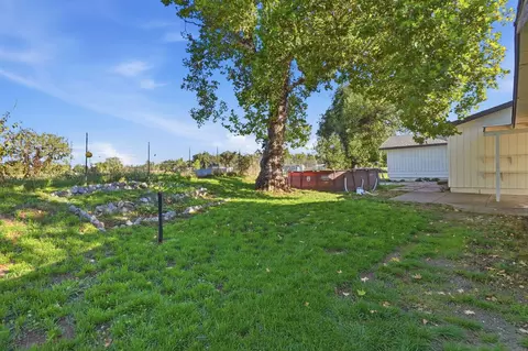 Exterior - 19002 W Niles Ln, Redding, CA 96002 photo 6 of 22
