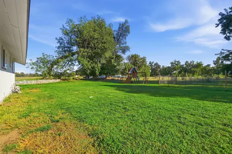 Exterior - 19002 W Niles Ln, Redding, CA 96002 photo 16 of 22