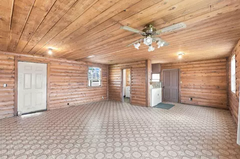 Living - 19002 W Niles Ln, Redding, CA 96002 photo 4 of 4
