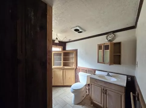 Bath - 37207 Bue Way, Burney, CA 96013 photo 1 of 2