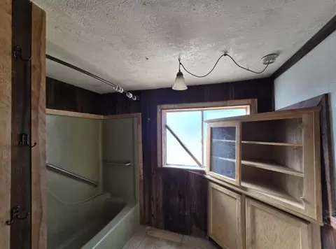 Bath - 37207 Bue Way, Burney, CA 96013 photo 2 of 2
