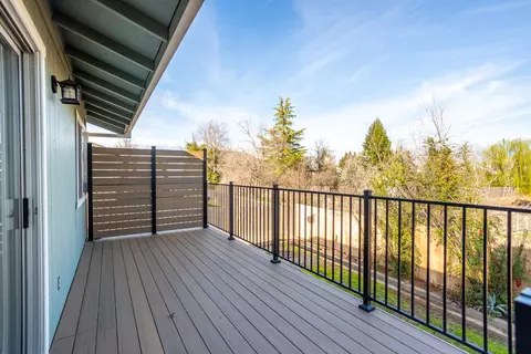 Exterior - 1230 Whistling Dr, Redding, CA 96003 photo 3 of 4