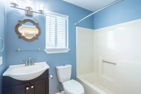 Bath - 1230 Whistling Dr, Redding, CA 96003 photo 2 of 2