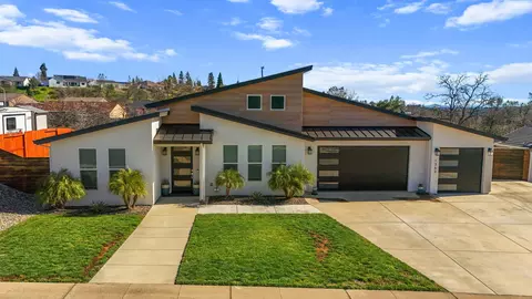 1363 Spinnaker Dr, Redding, CA 96003 photo 1
