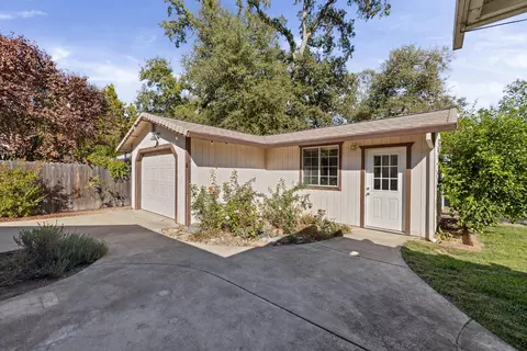 Exterior - 6787 Hemlock St, Redding, CA 96001 photo 7 of 12