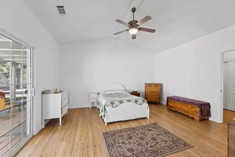 Bedroom - 6787 Hemlock St, Redding, CA 96001 photo 2 of 4