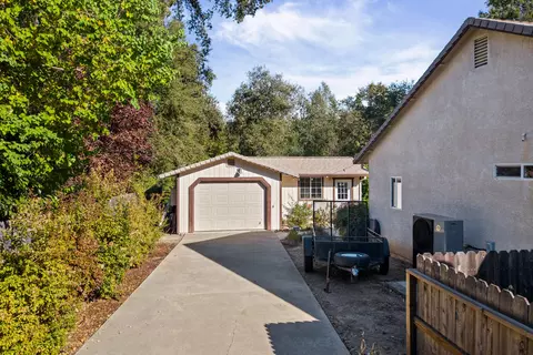 Exterior - 6787 Hemlock St, Redding, CA 96001 photo 3 of 12